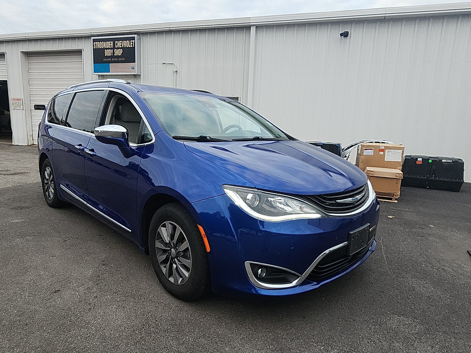 Used 2019 Chrysler Pacifica Limited w/ Advanced Safetytec Group FWD image 7