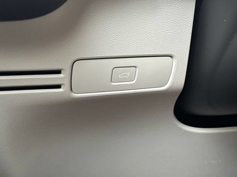 Certified 2026 Volvo XC40 B5 Plus AWD/4WD image 31