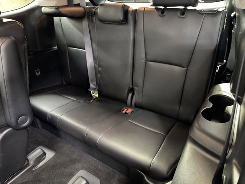 Used 2024 Toyota Highlander XLE image 30