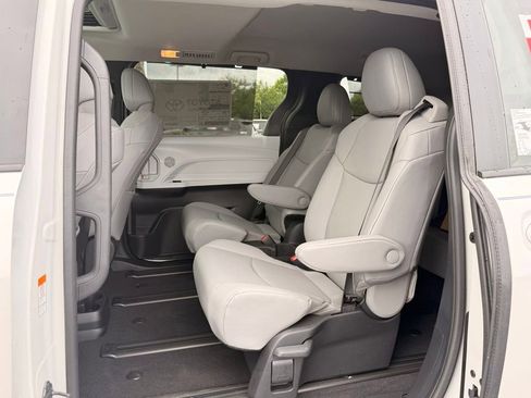 New 2026 Toyota Sienna XLE FWD image 13