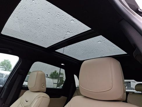 Used 2018 Cadillac XT5 Luxury w/ Driver Awareness Package FWD image 13