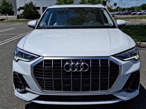 Certified 2023 Audi Q3 2.0T Premium w/ Convenience Package AWD/4WD image 2