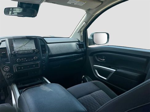 Used 2022 Nissan Titan SV w/ SV Convenience Package image 23