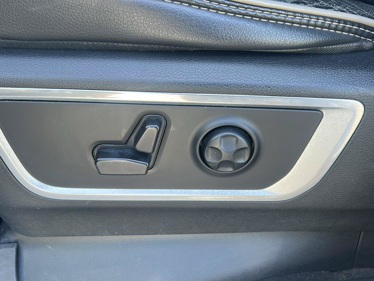 Used 2019 RAM 1500 Laramie AWD/4WD image 14