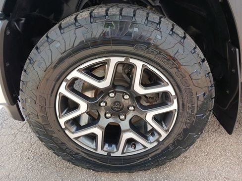 Used 2025 RAM 1500 Laramie AWD/4WD image 55
