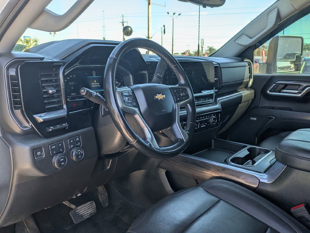Used 2024 Chevrolet Silverado 2500 LTZ w/ LTZ Premium Package AWD/4WD image 32