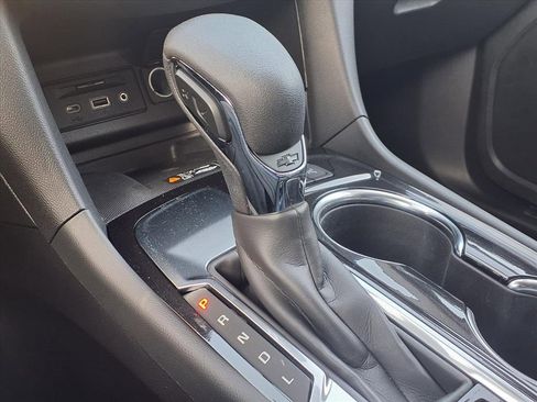 Used 2023 Chevrolet Equinox Premier image 8