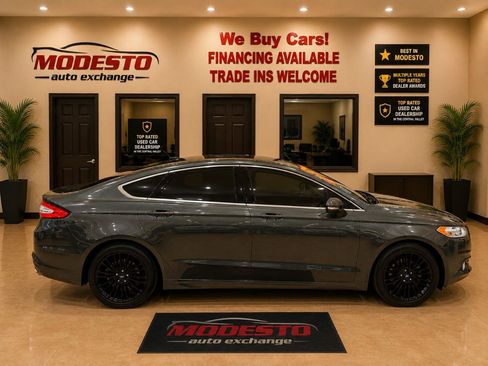 Used 2015 Ford Fusion SE w/ Equipment Group 202A FWD image 2