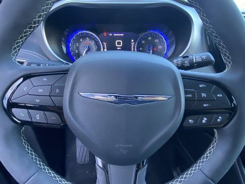 Used 2024 Chrysler Pacifica Limited w/ S Appearance Package image 16