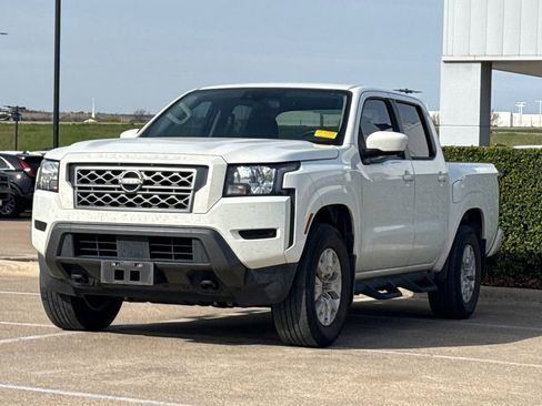 Used 2022 Nissan Frontier SV image 4