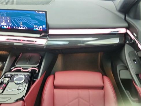 Used 2025 BMW 540i xDrive image 39