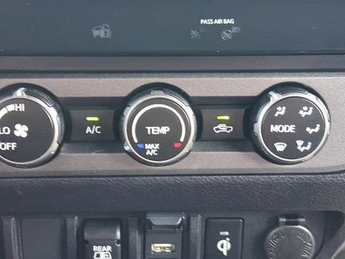 Used 2020 Toyota Tacoma TRD Off-Road AWD/4WD image 29