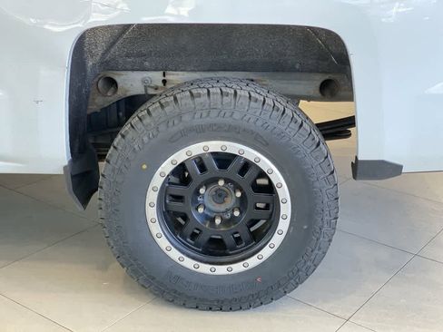 Used 2018 Chevrolet Silverado 1500 LT AWD/4WD image 13