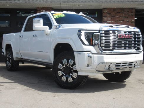 Used 2024 GMC Sierra 2500 Denali w/ Denali Reserve Package AWD/4WD image 2