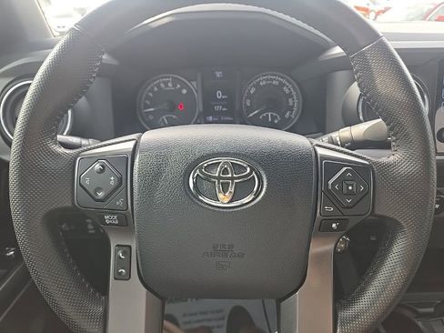Used 2017 Toyota Tacoma TRD Sport w/ Tow Package (A/T) AWD/4WD image 16