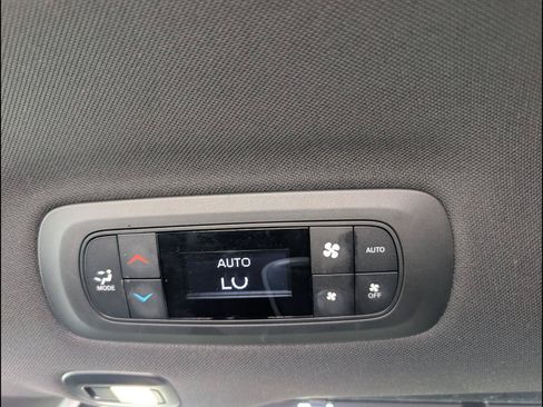 Used 2025 Chrysler Pacifica Limited FWD image 22