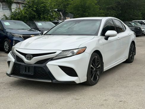 Used 2018 Toyota Camry XSE FWD image 3