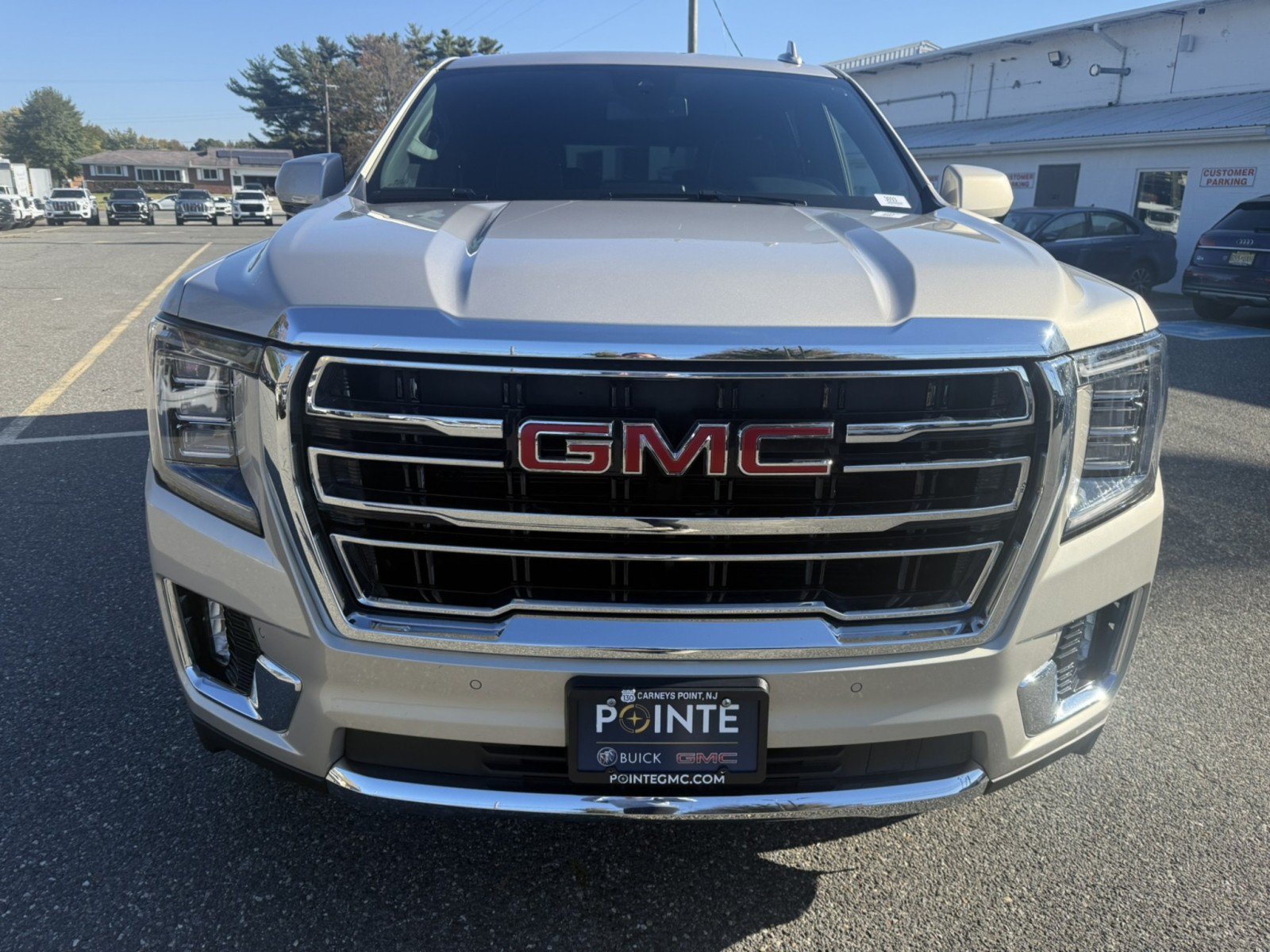 Used 2023 GMC Yukon SLT AWD/4WD image 8