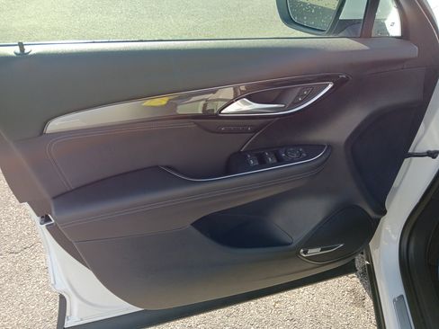 Used 2025 Buick Envision Preferred image 10