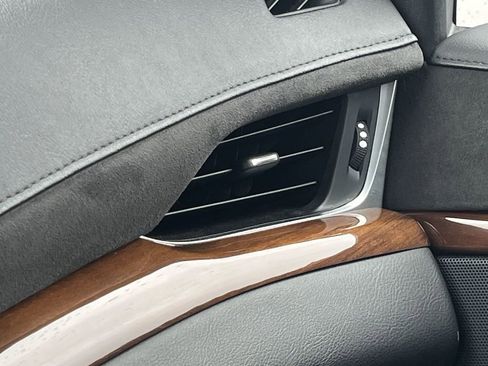 Used 2019 Cadillac Escalade ESV Premium Luxury image 39