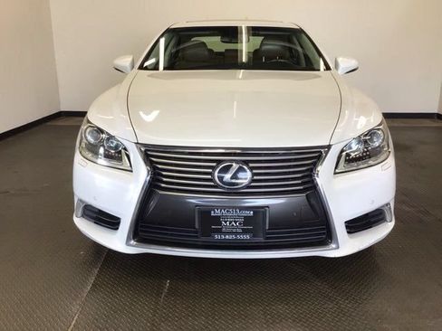 Used 2013 Lexus LS 460 w/ Comfort Pkg RWD image 2