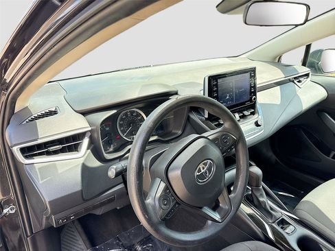 Used 2021 Toyota Corolla LE FWD image 9