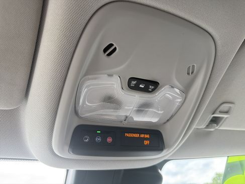 Used 2025 Chevrolet TrailBlazer LT FWD image 5
