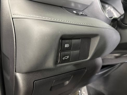 Used 2022 Toyota Highlander LE AWD/4WD image 8