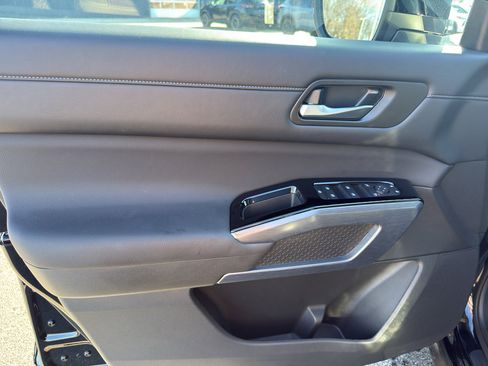 Certified 2025 Nissan Pathfinder SL image 13