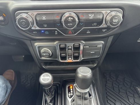 Used 2023 Jeep Wrangler Unlimited Sahara image 12