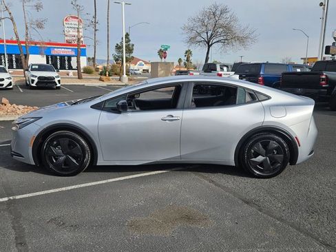 Used 2025 Toyota Prius LE image 9