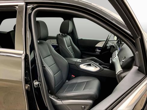 Certified 2025 Mercedes-Benz GLS 450 4MATIC image 9