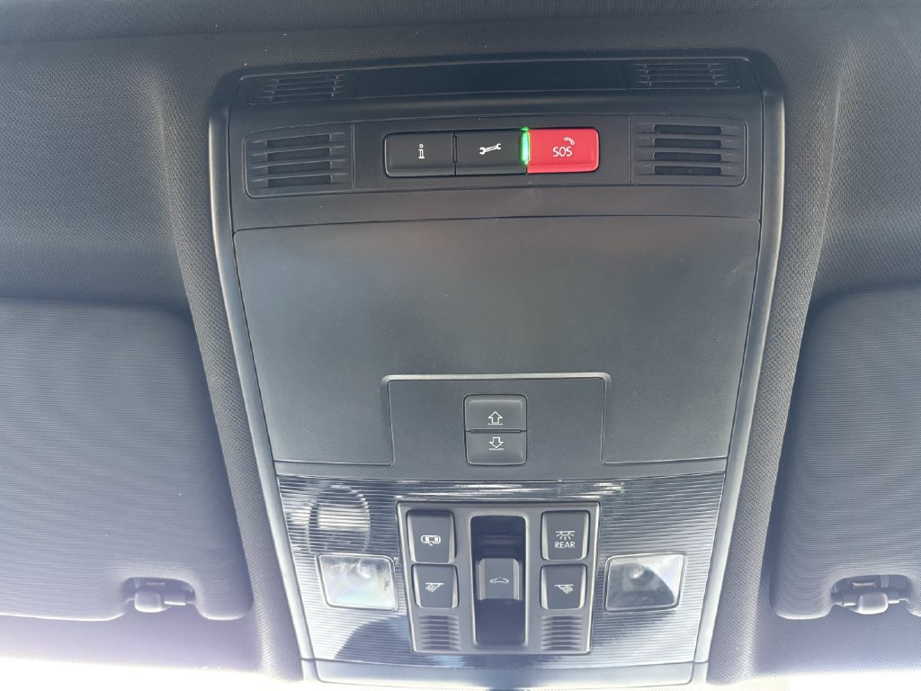 Used 2020 Volkswagen Tiguan SE R-Line FWD image 22