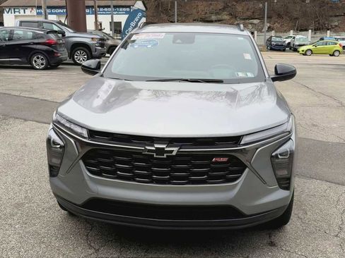 Certified 2025 Chevrolet Trax RS w/ Driver Confidence Package FWD image 3