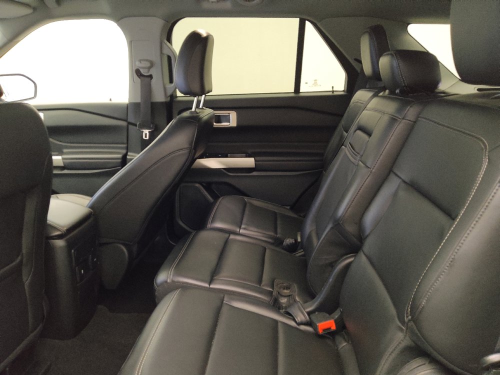 Used 2023 Ford Explorer XLT w/ Equipment Group 202A AWD/4WD image 18