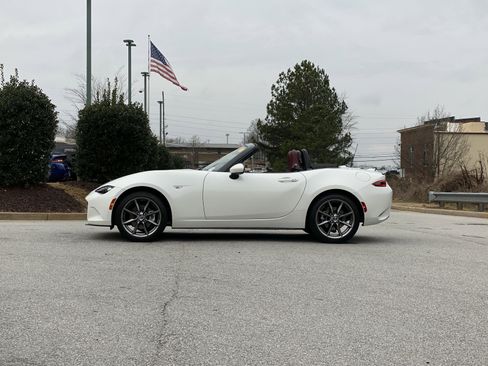 Used 2020 MAZDA MX-5 Miata Grand Touring image 13