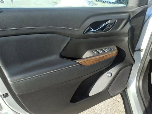 Used 2020 GMC Acadia SLE w/ Driver Convenience Package image 10