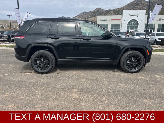 New 2026 Jeep Grand Cherokee Altitude AWD/4WD image 2