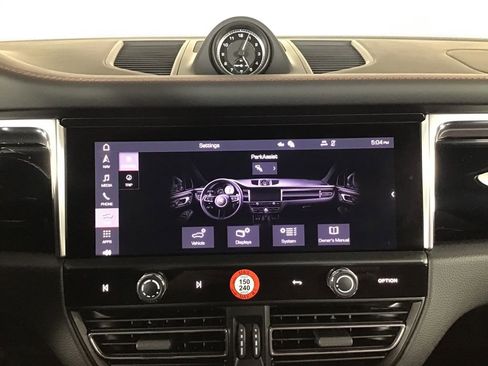 Certified 2026 Porsche Macan AWD/4WD image 34