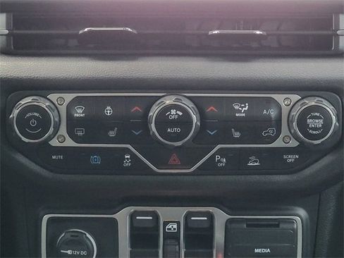 Certified 2024 Jeep Wrangler Unlimited image 29