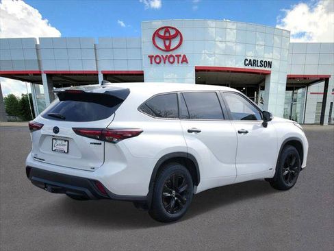 Certified 2024 Toyota Highlander LE AWD/4WD image 5