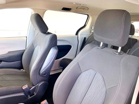 Used 2023 Chrysler Voyager LX image 12