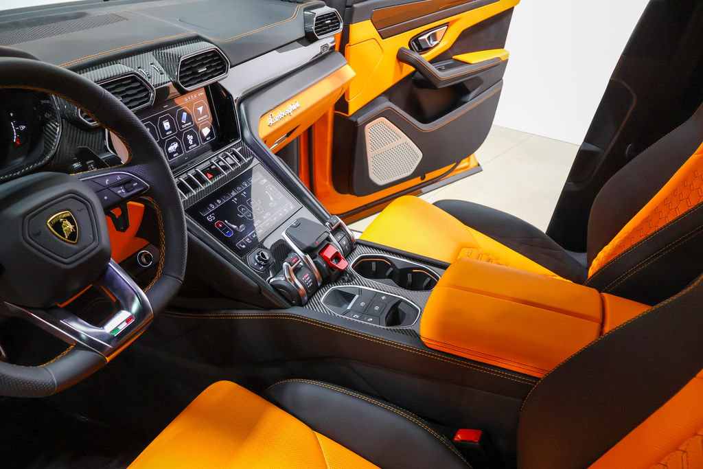 Used 2021 Lamborghini Urus AWD/4WD image 32