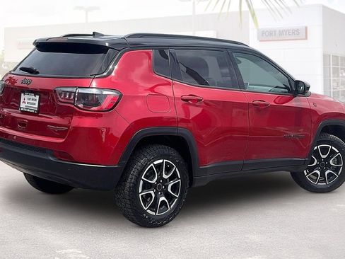 Used 2025 Jeep Compass Trailhawk AWD/4WD image 39