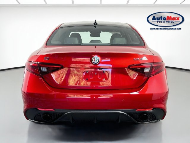 Used 2023 Alfa Romeo Giulia Veloce AWD/4WD image 8