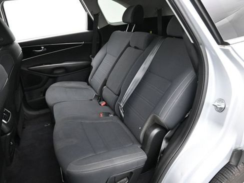 Used 2019 Kia Sorento L FWD image 25