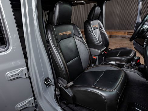 Used 2021 Jeep Wrangler Unlimited Rubicon w/ Trailer Tow Package image 31