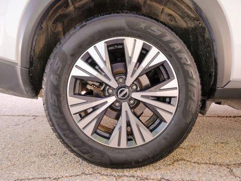 Used 2023 Nissan Rogue SV image 29