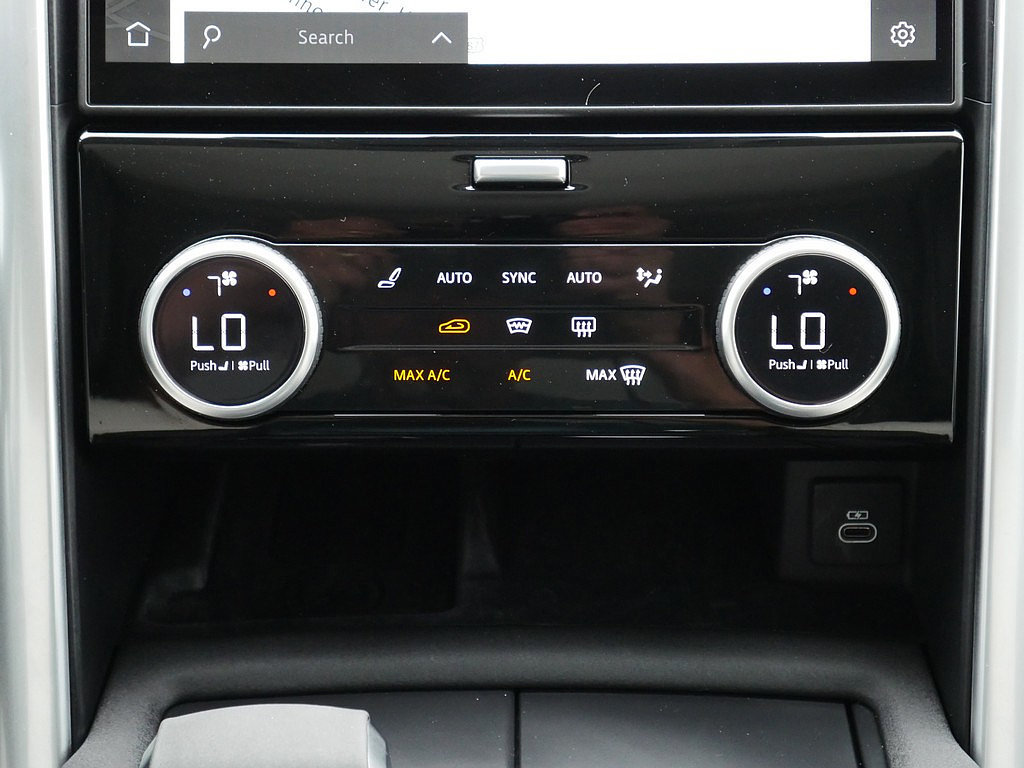 Used 2025 Land Rover Discovery Metropolitan Edition AWD/4WD image 25