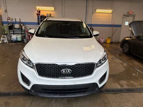Used 2017 Kia Sorento AWD image 3